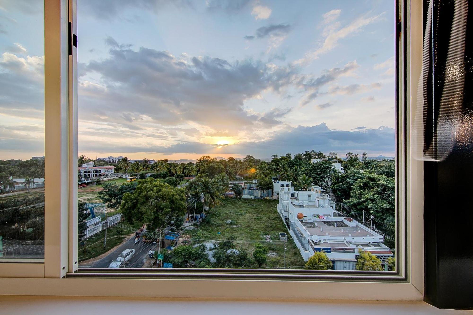 Super Townhouse Global Village Tech Park Near Kengeri Bus Terminal Metro Station Bangalore Exterior foto